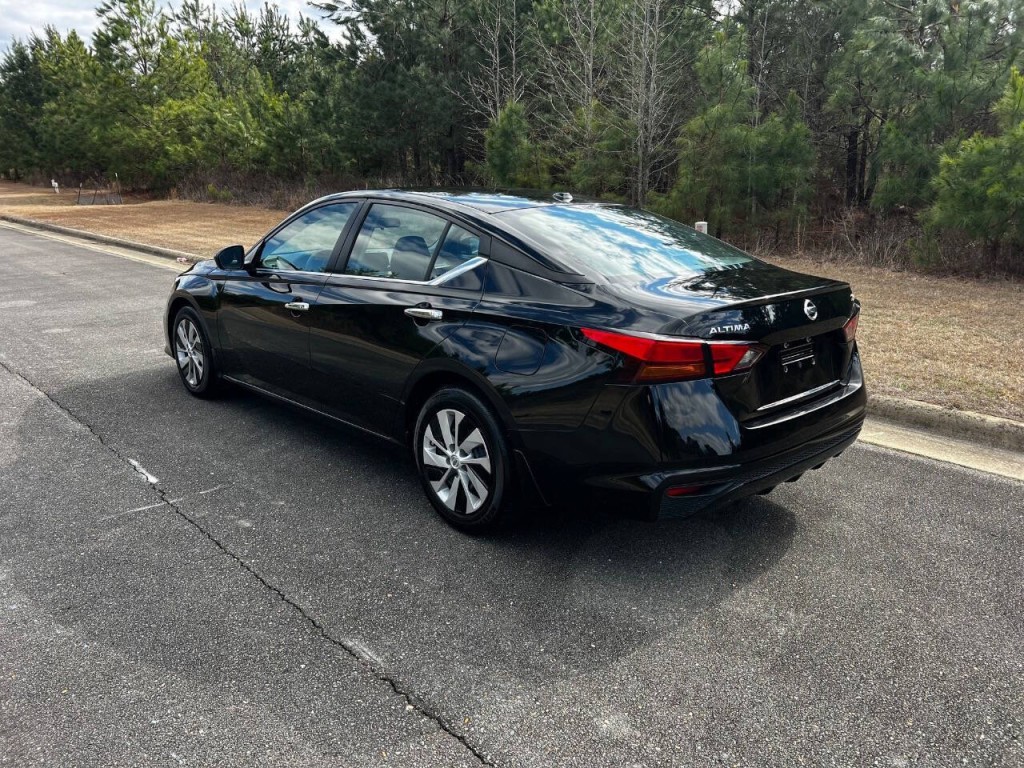 2019 Nissan Altima Image 4