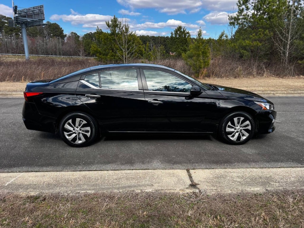 2019 Nissan Altima Image 8