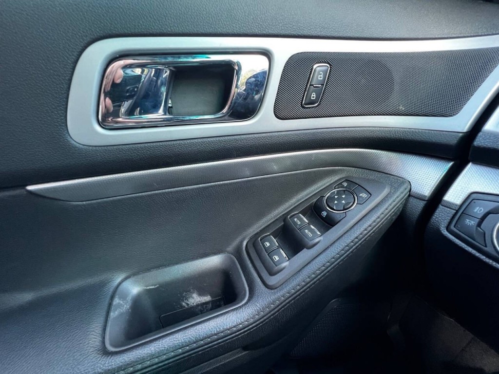 2015 Ford Explorer Image 22