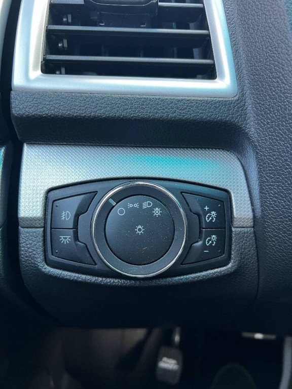 2015 Ford Explorer Image 23