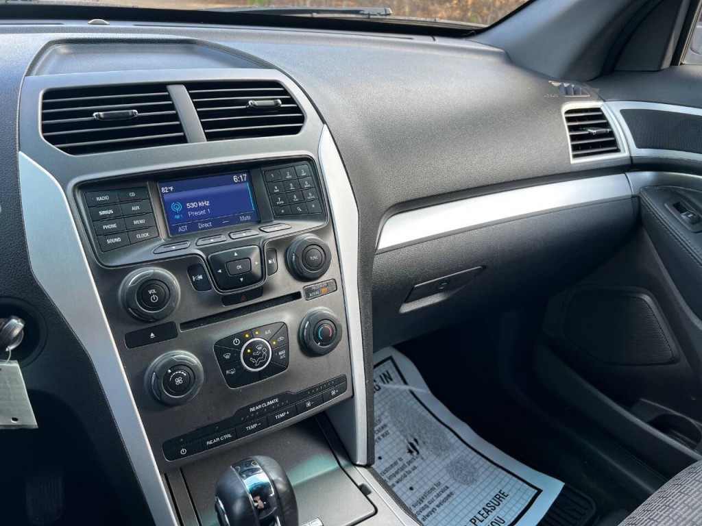2015 Ford Explorer Image 29