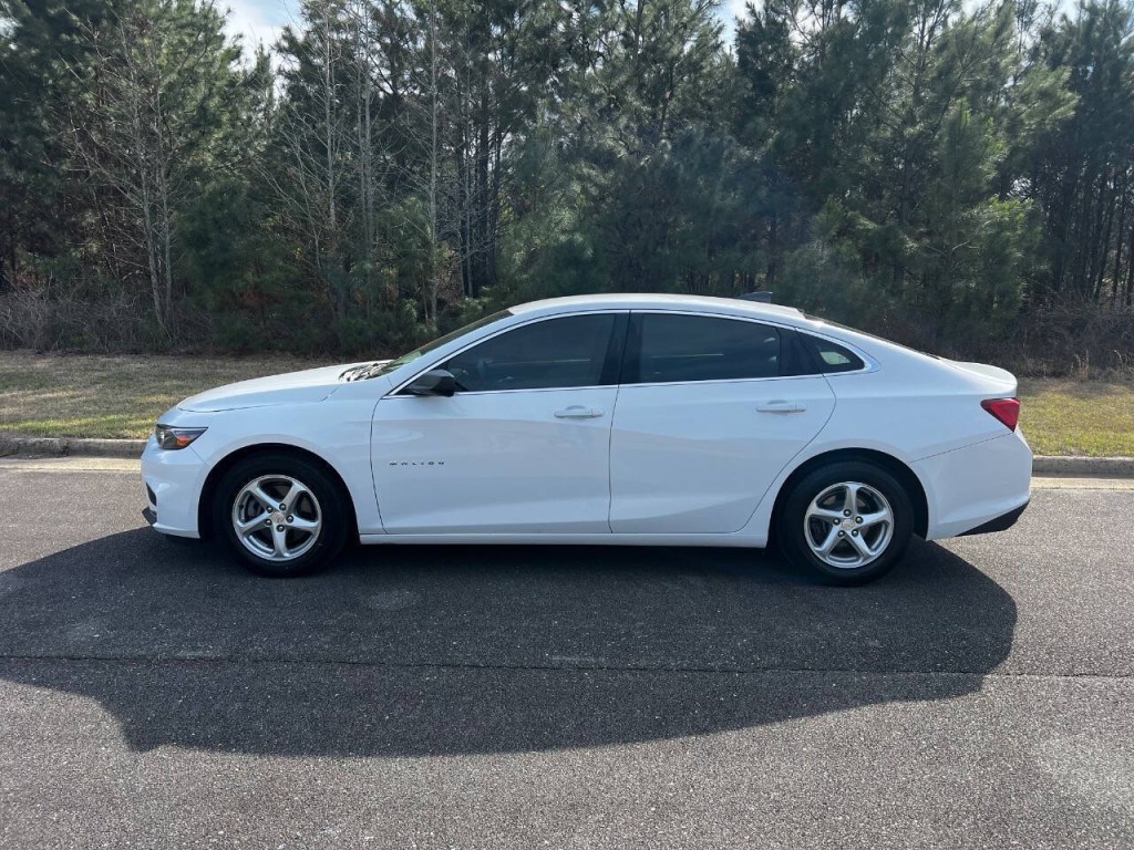 2017 Chevrolet Malibu Image 3