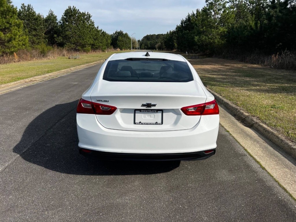 2017 Chevrolet Malibu Image 4