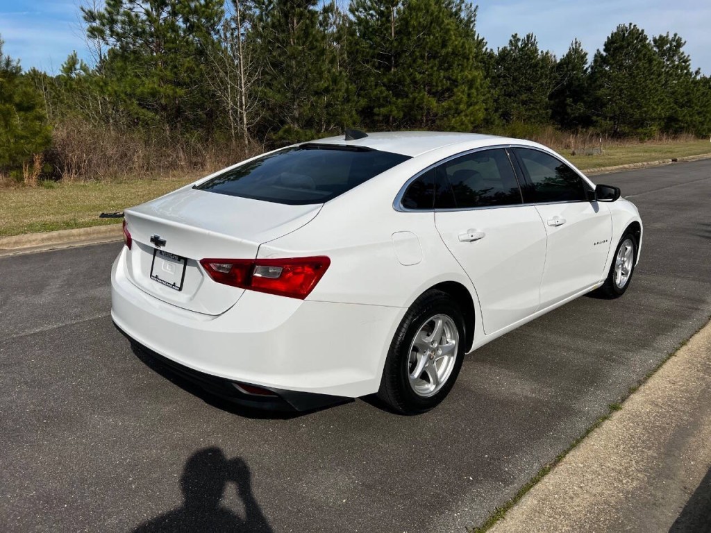2017 Chevrolet Malibu Image 5