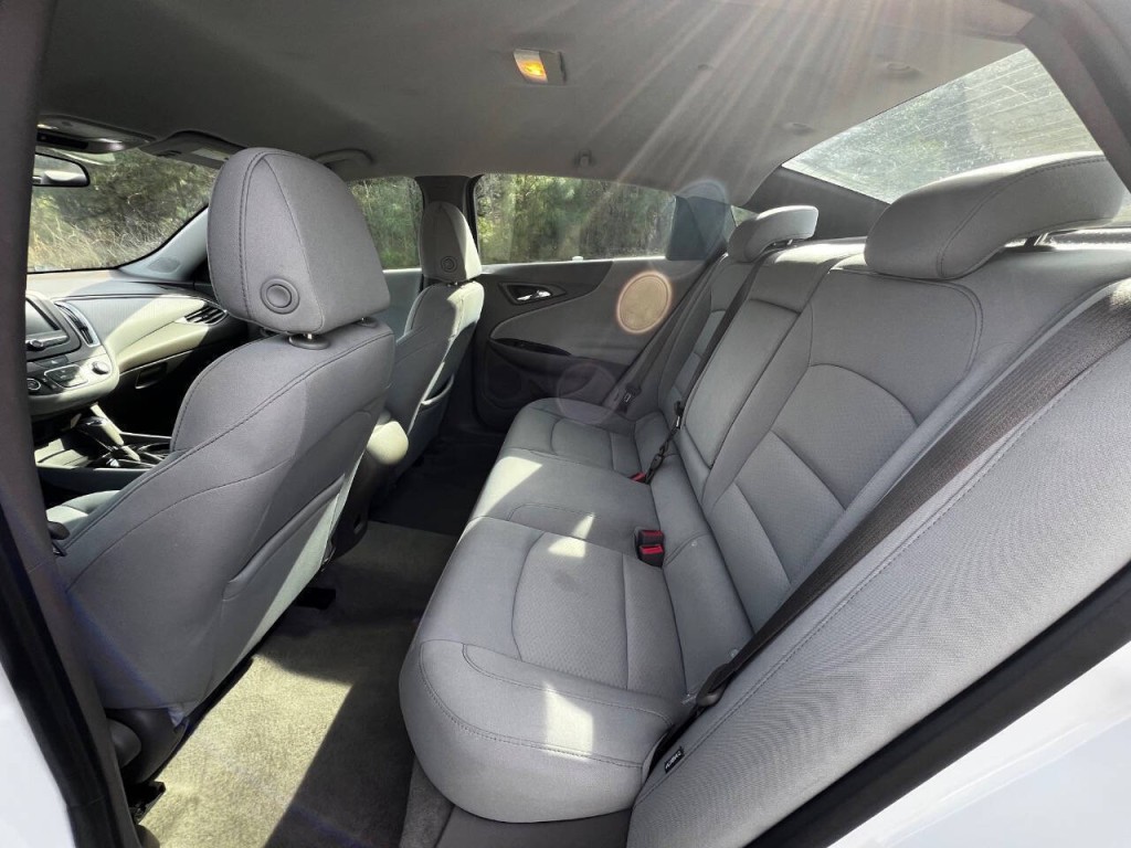 2017 Chevrolet Malibu Image 9