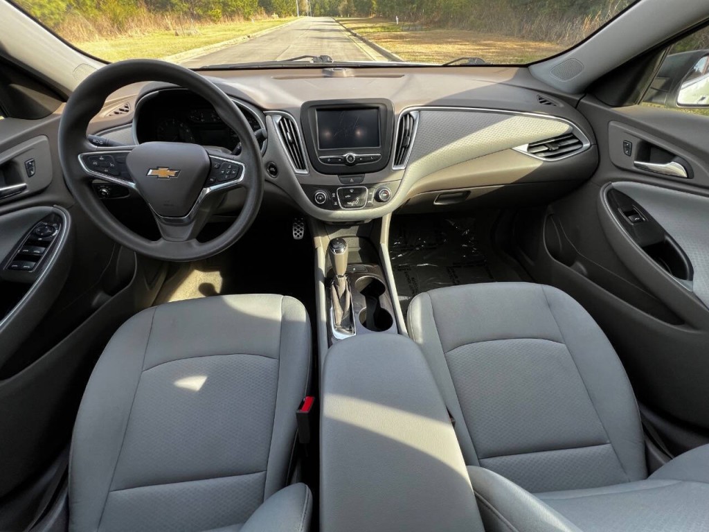2017 Chevrolet Malibu Image 12