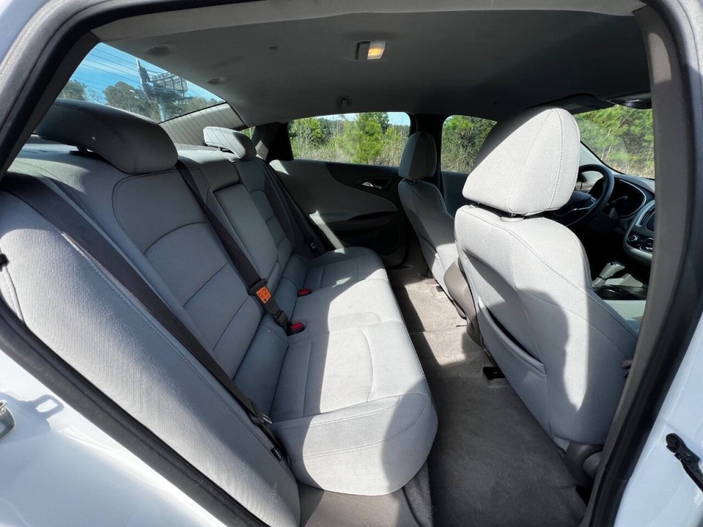 2017 Chevrolet Malibu Image 13