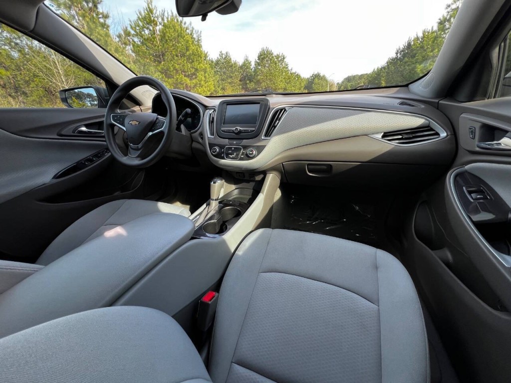 2017 Chevrolet Malibu Image 14