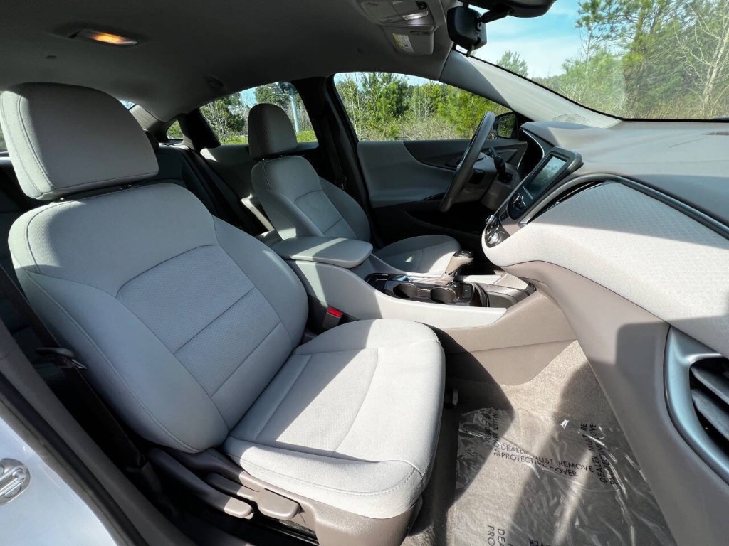 2017 Chevrolet Malibu Image 16