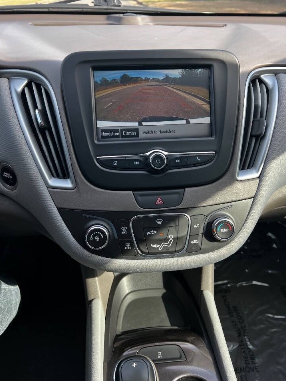 2017 Chevrolet Malibu Image 21