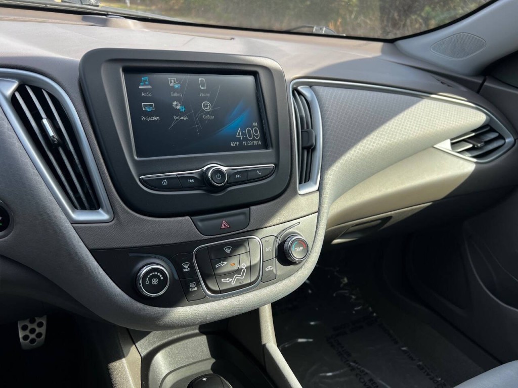 2017 Chevrolet Malibu Image 23