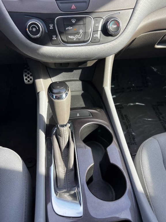 2017 Chevrolet Malibu Image 25