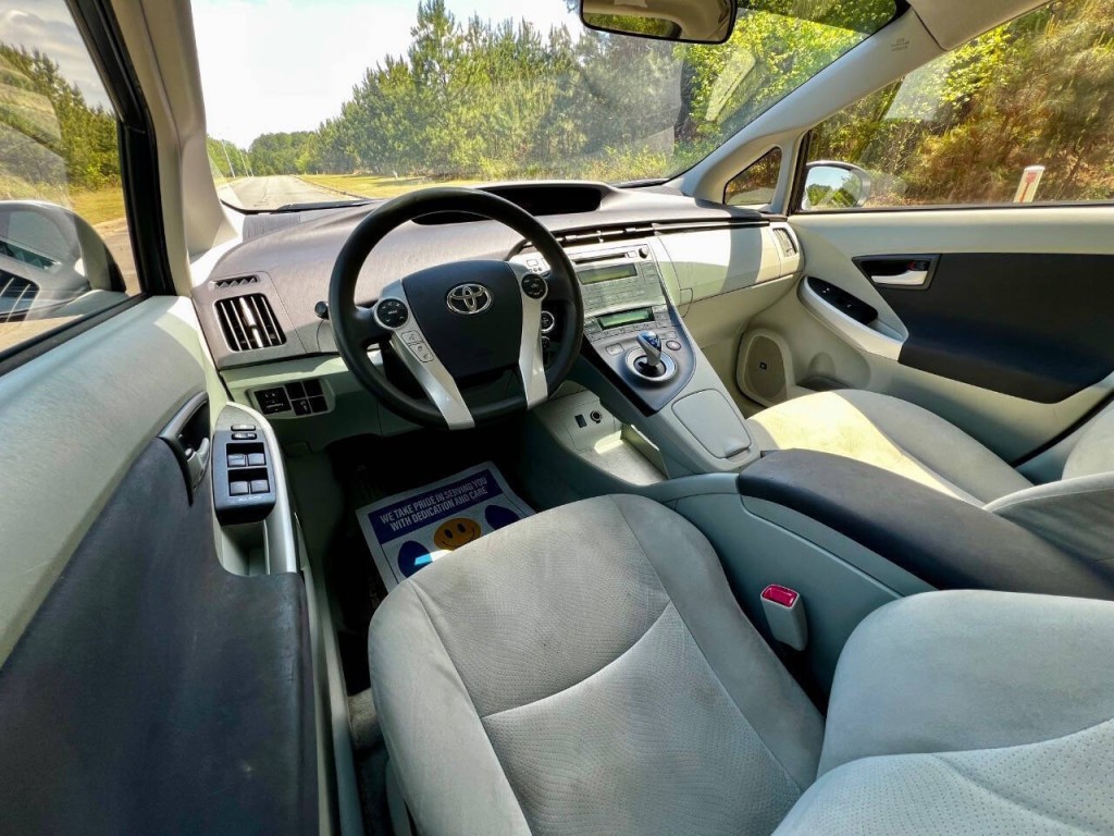 2011 Toyota Prius Image 13