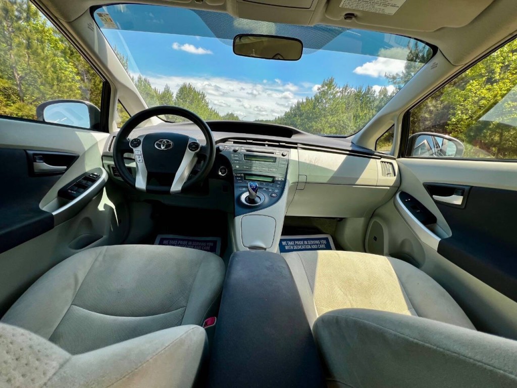 2011 Toyota Prius Image 16