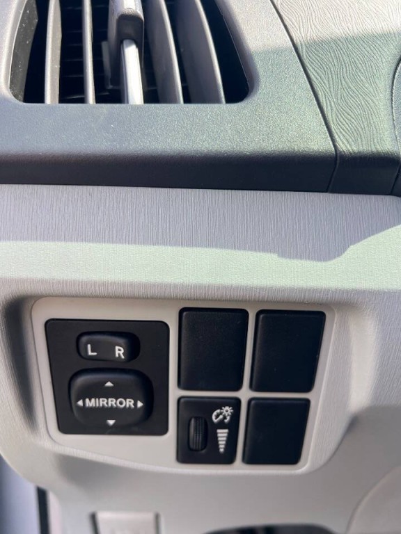 2011 Toyota Prius Image 21