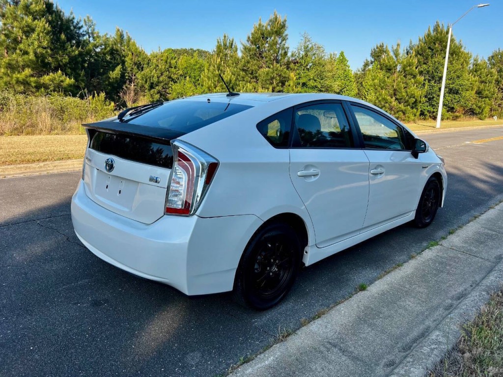 2013 Toyota Prius Image 6