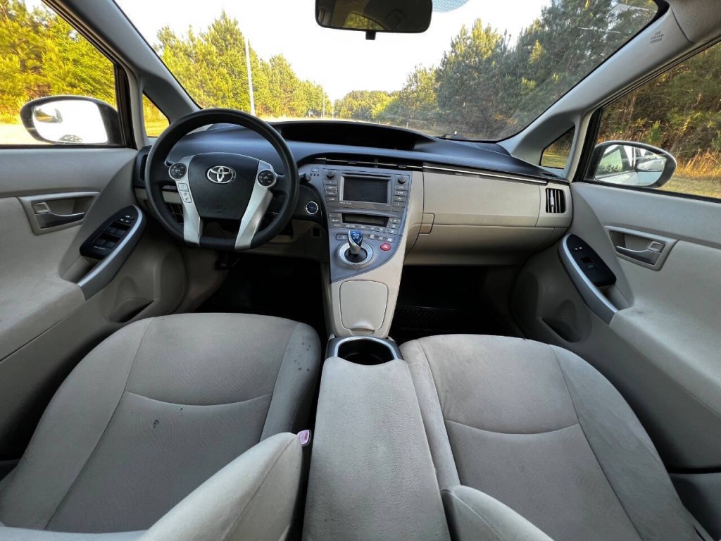 2013 Toyota Prius Image 16