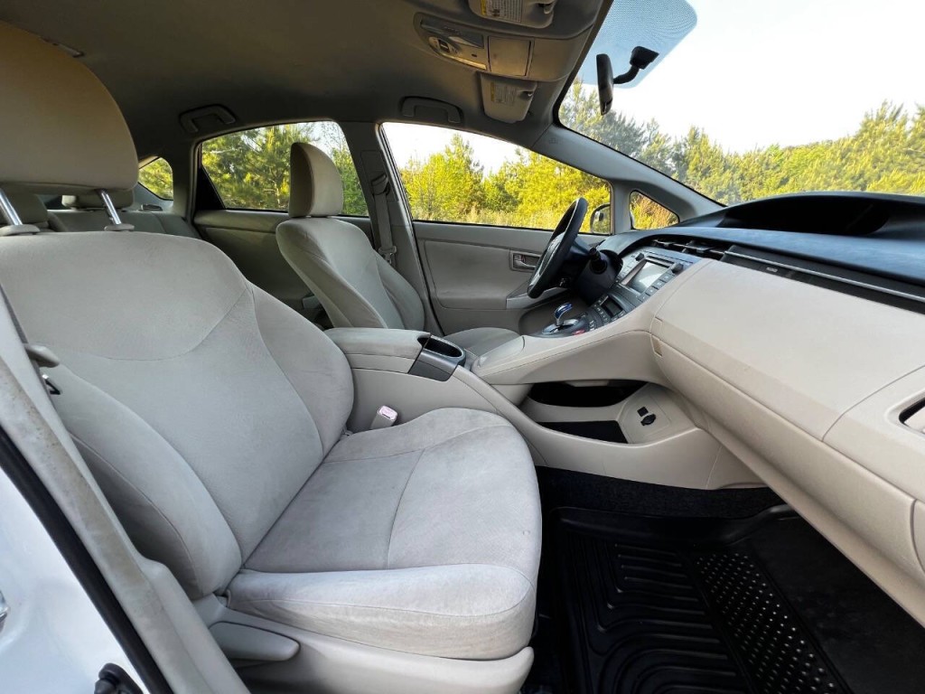 2013 Toyota Prius Image 17