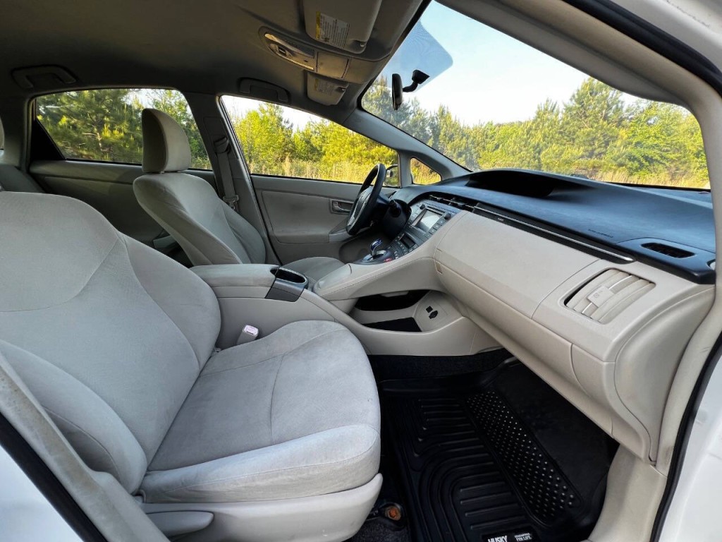 2013 Toyota Prius Image 18