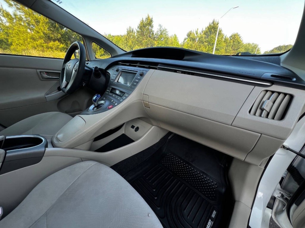 2013 Toyota Prius Image 19