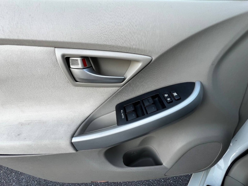 2013 Toyota Prius Image 20