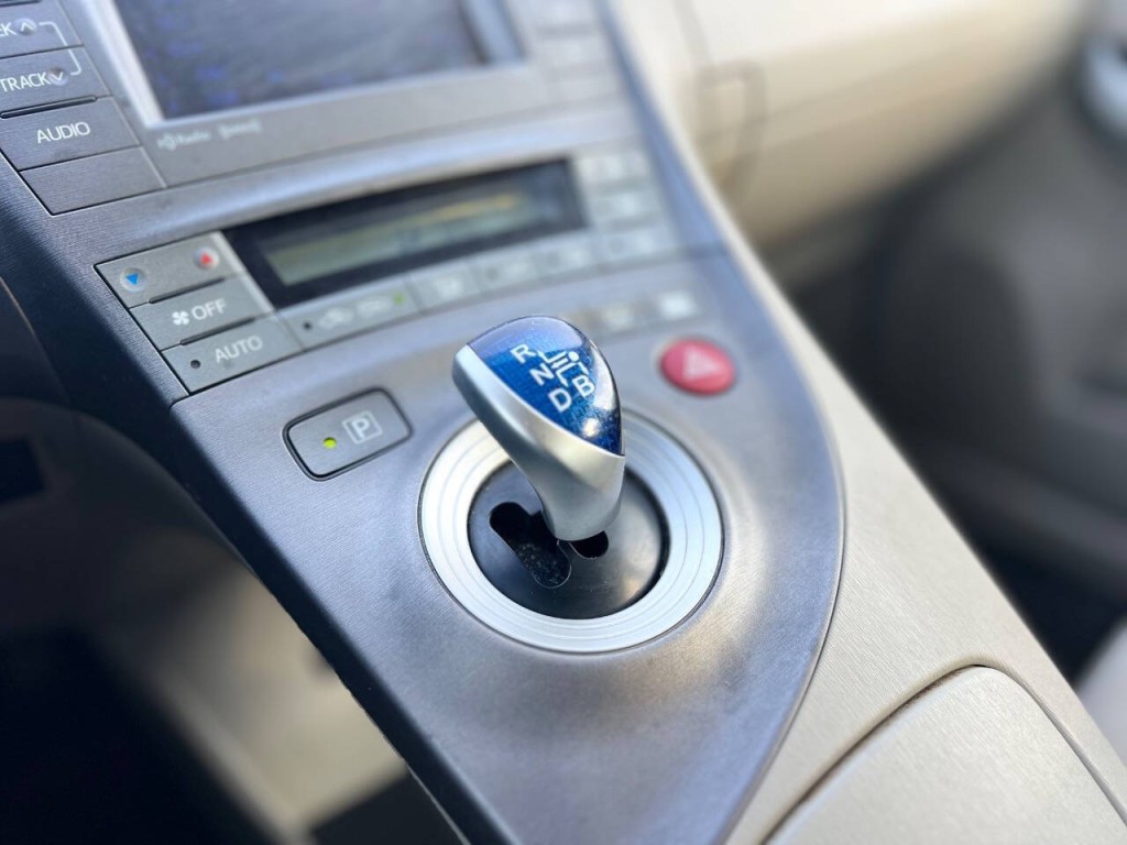 2013 Toyota Prius Image 24