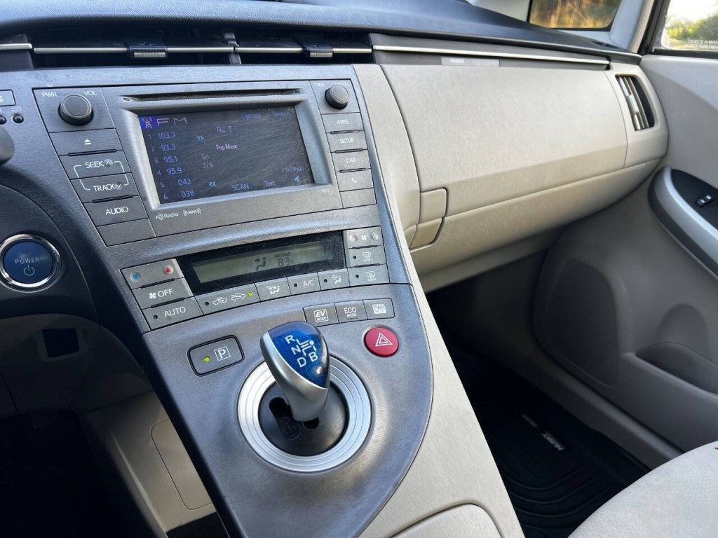 2013 Toyota Prius Image 25
