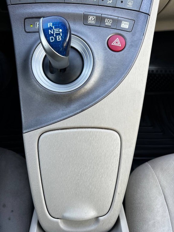 2013 Toyota Prius Image 28