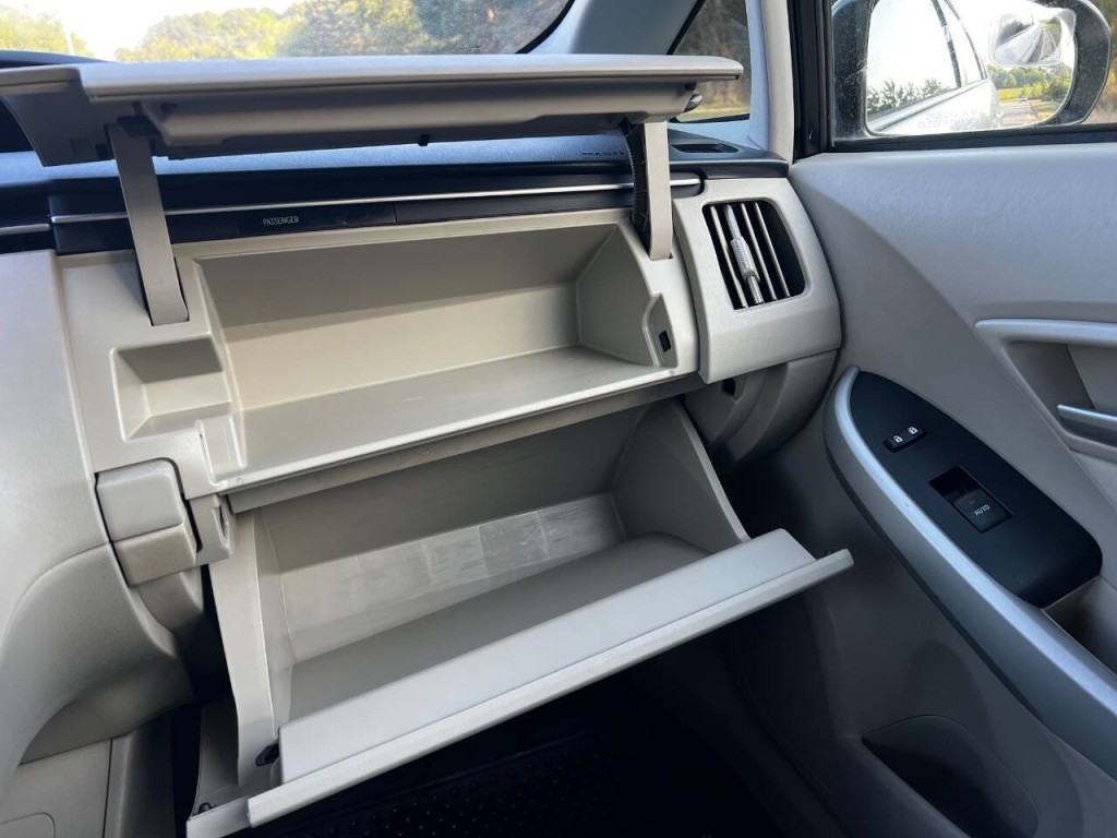 2013 Toyota Prius Image 29