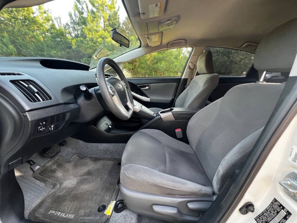 2015 Toyota Prius Image 12