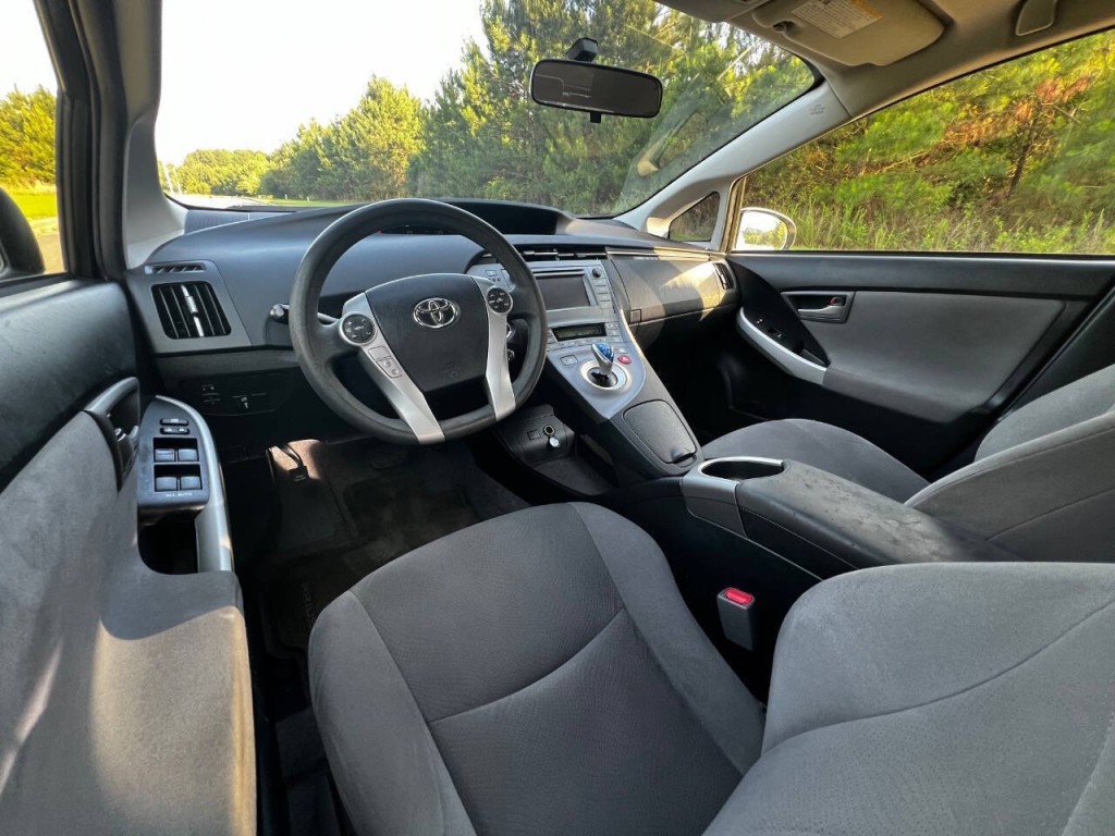2015 Toyota Prius Image 14