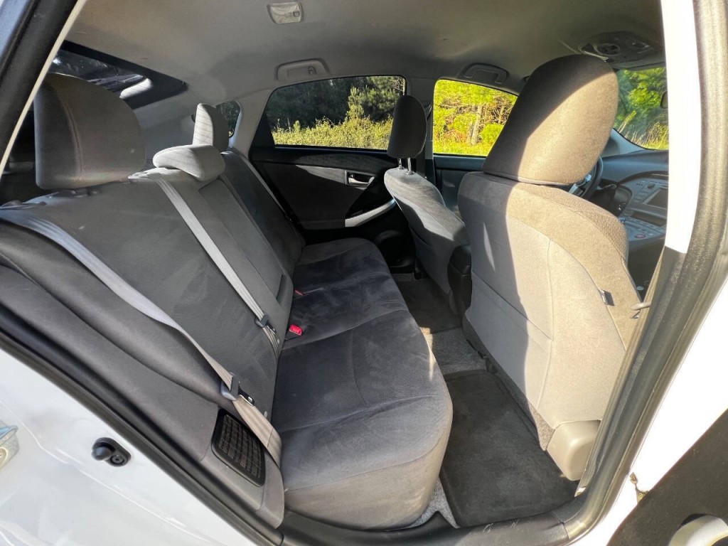 2015 Toyota Prius Image 16