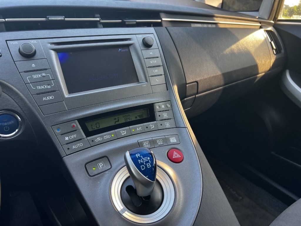 2015 Toyota Prius Image 23