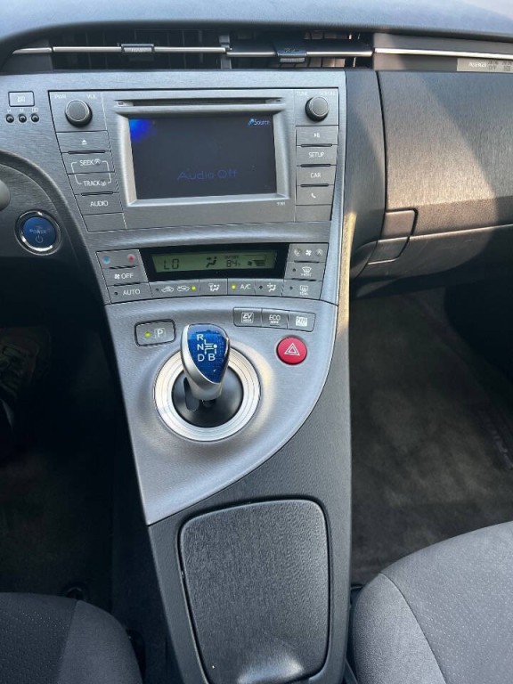 2015 Toyota Prius Image 28