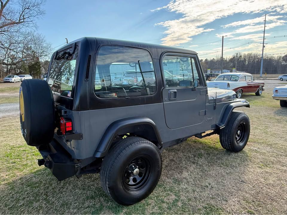 1993 Jeep Wrangler Image 4