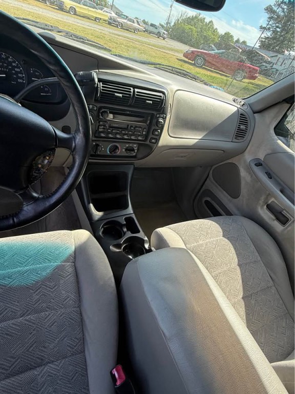2001 Ford Explorer Image 2