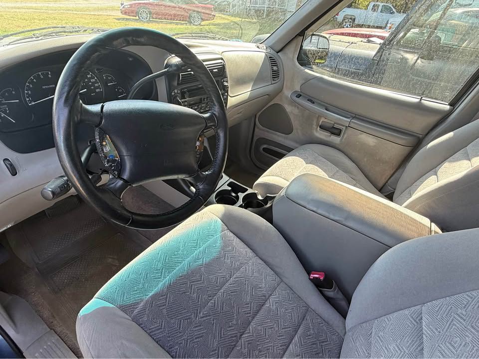 2001 Ford Explorer Image 3