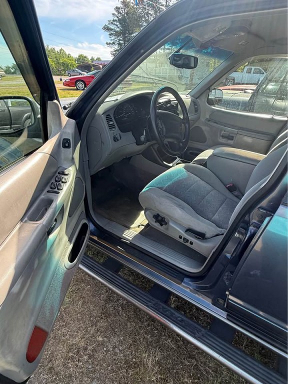 2001 Ford Explorer Image 4