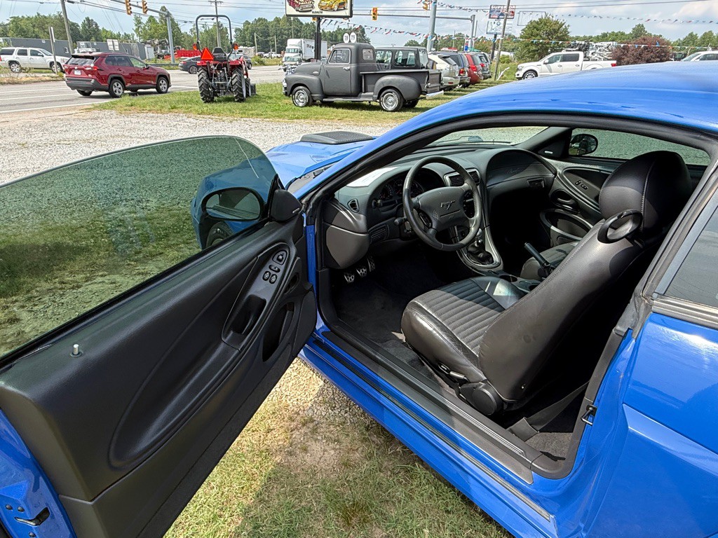 2004 Ford Mustang Image 7