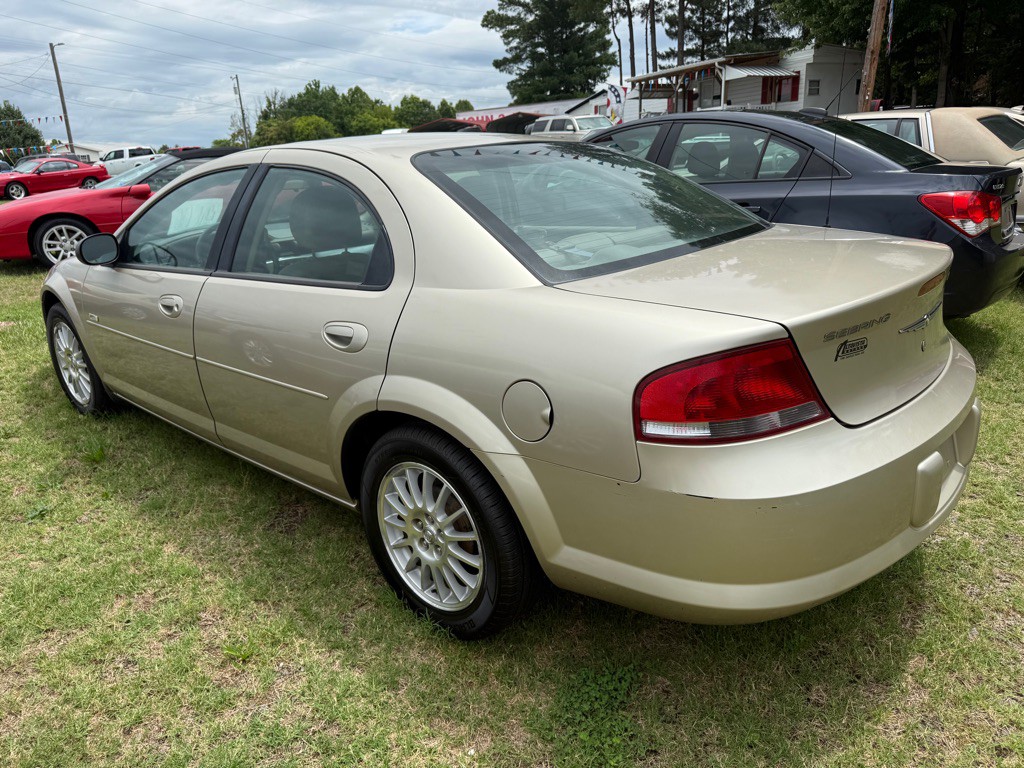 2005 Chrysler Sebring Image 3