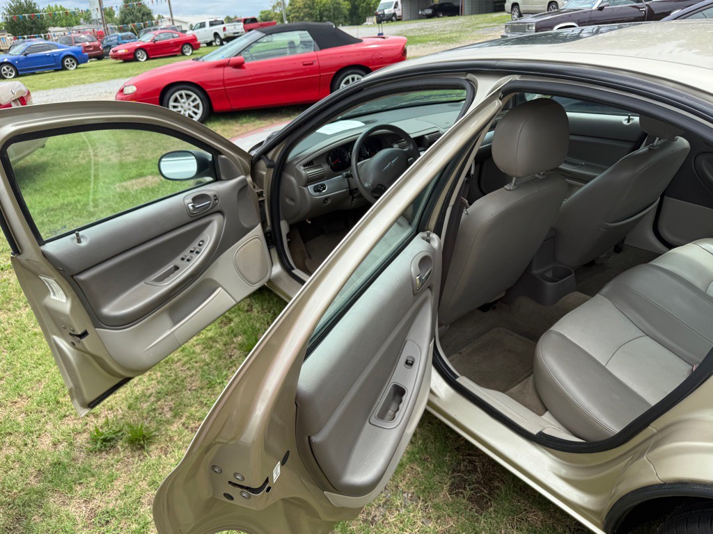 2005 Chrysler Sebring Image 6
