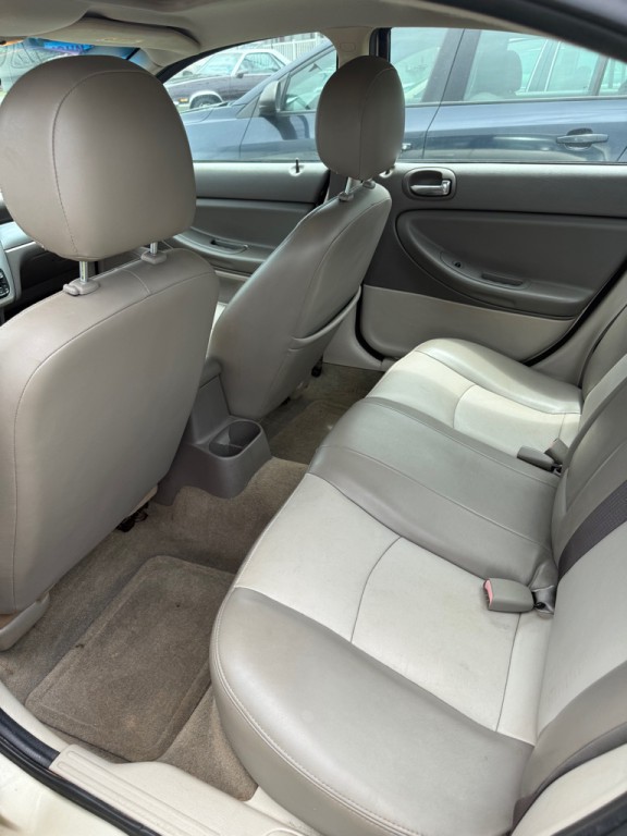 2005 Chrysler Sebring Image 7