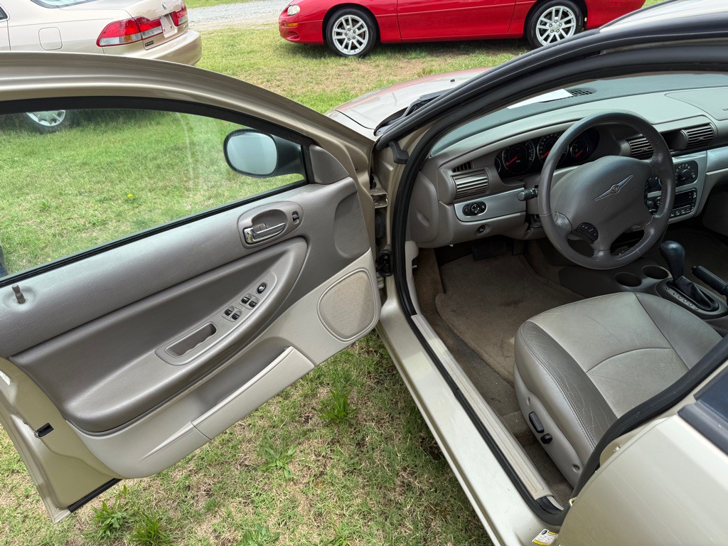 2005 Chrysler Sebring Image 8