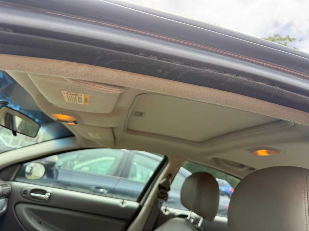 2005 Chrysler Sebring Image 12