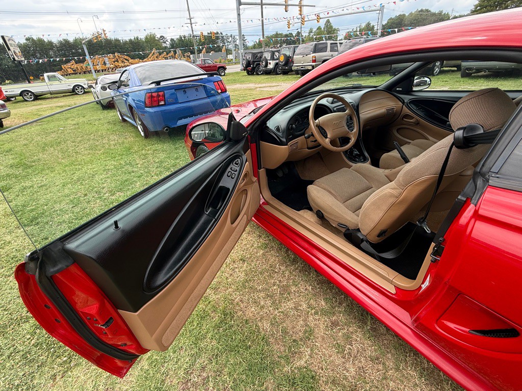 1995 Ford Mustang Image 8