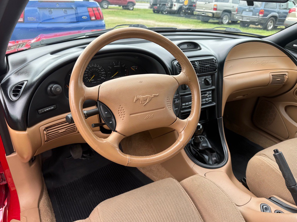 1995 Ford Mustang Image 10