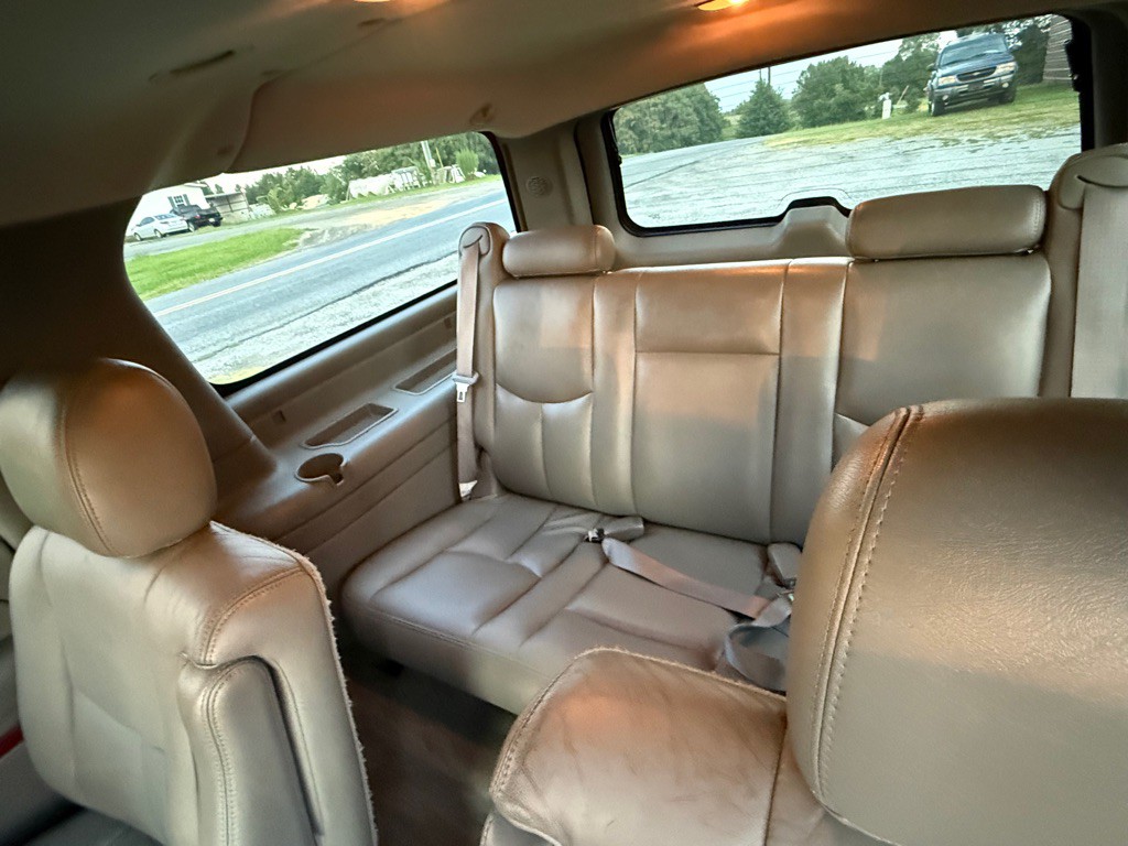 2004 GMC Yukon Image 9