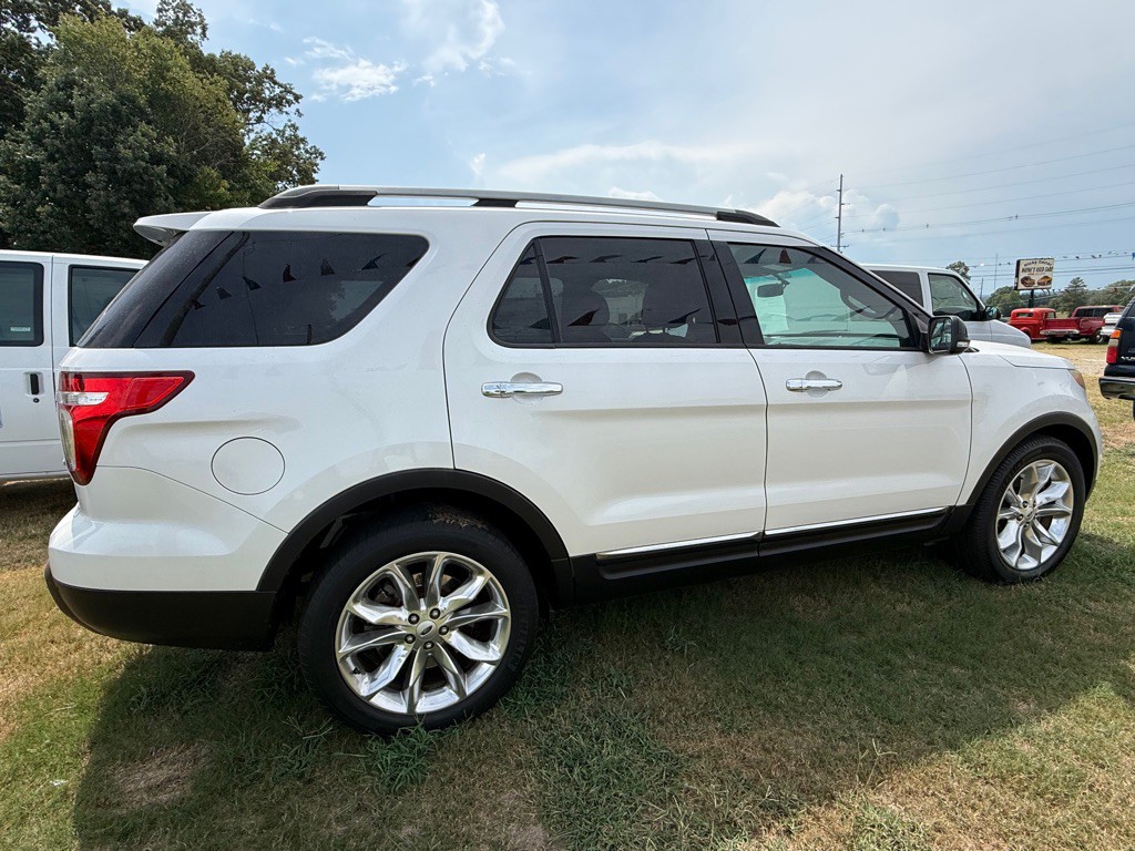 2015 Ford Explorer Image 1