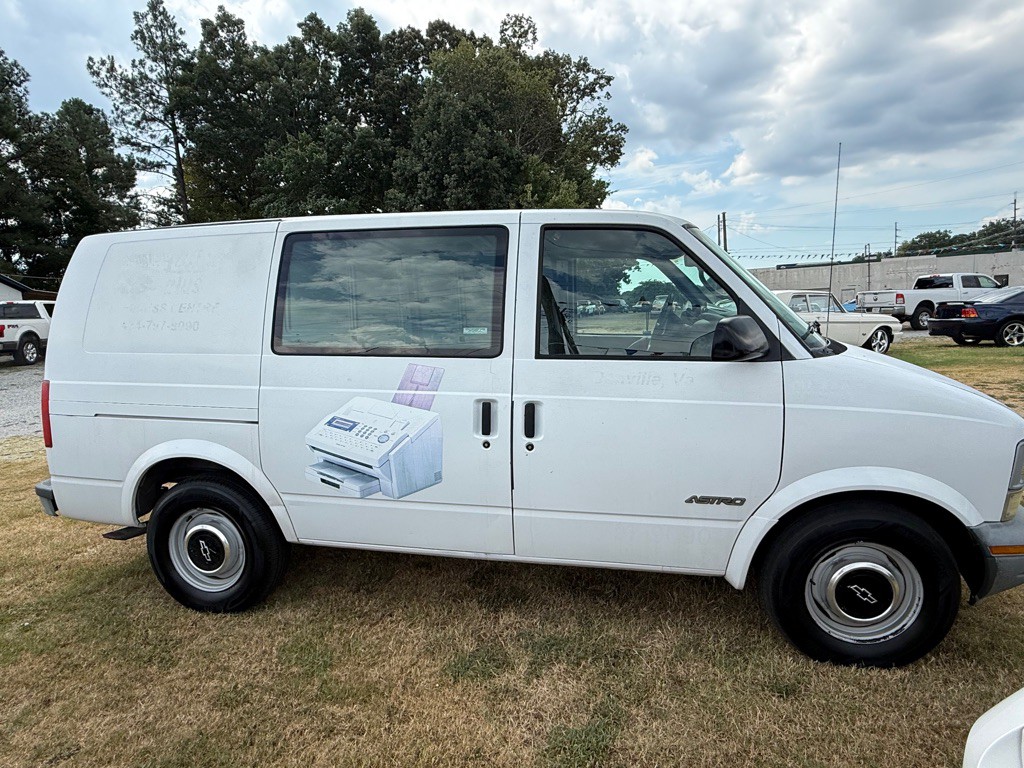 1998 Chevrolet Astro Image 1