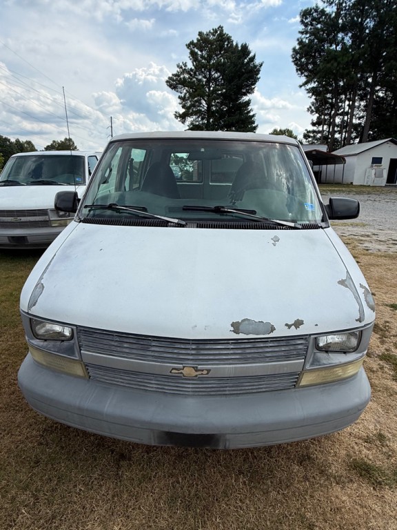 1998 Chevrolet Astro Image 2